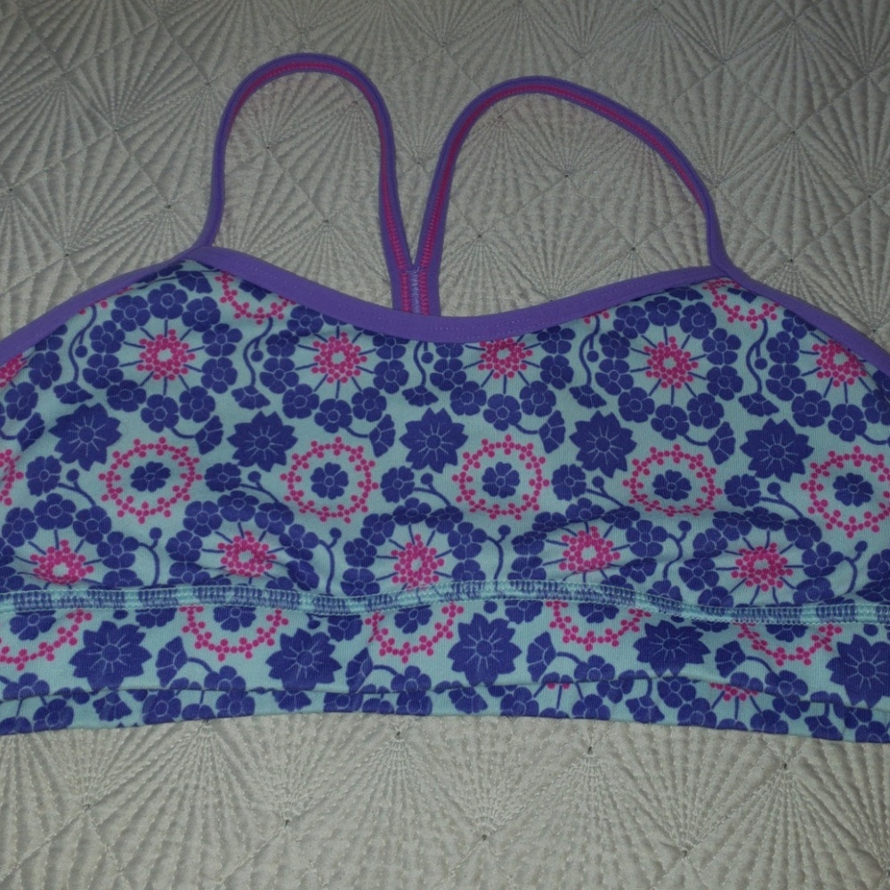 Lululemon size 6 sports bra
